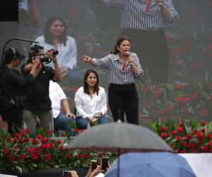 Momento en que Rixi Moncada brindaba su discurso en el marco del aniversario del golpe de Estado de 2009.