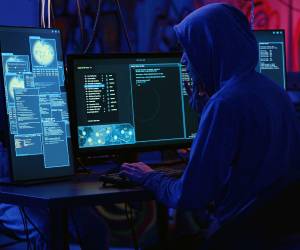 La información fue dada a conocer inicialmente por Bloomberg, según reportó el portal Latinus, quien detalló que fueron aproximadamente 150 gigabytes de información fiscal y electoral, utilizando herramientas de inteligencia artificial para vulnerar sistemas oficiales.