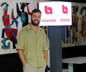 Manrique Ares dirige Un Lugar, espacio curatorial independiente activo en Madrid desde 2023.