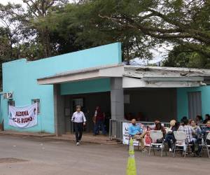 Simpatizantes de Libre continúan atrincherados en la Alcaldía del DC, apoyando a Aldana y exigiendo que se revisen 435 actas de los comicios.