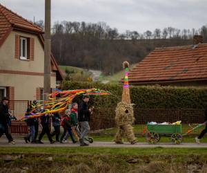 “Judas Marchante”, una de las expresiones culturales más singulares de República Checa, sigue siendo una de las tradiciones de Pascua más importantes. Aquí los detalles.