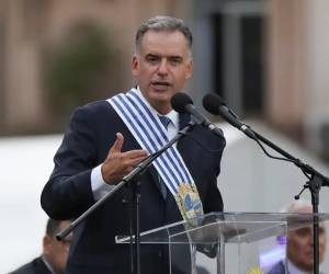 Yamandú Orsi muestra apoyo al presidente electo de Honduras Nasry Asfura.