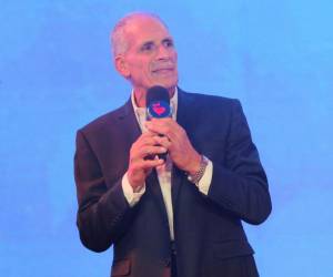 Nasry Asfura durante su intervención en la Teletón 2025, donde anunció que donará su salario presidencial a la causa solidaria.