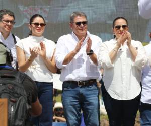 Después de más de cuatro años fuera de Honduras, este domingo 26 de julio, el regreso del expresidente Juan Orlando Hernández no solo marcó el reencuentro con su familia y simpatizantes, sino que volvió a colocar su figura en el centro del debate político y judicial del país.