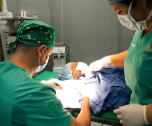 Elmer Eleazer Castro fue intervenido quirúrgicamente en el policlínico municipal de San Pedro Sula.