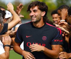 En el Barça ha ganado tres títulos de Liga, una Copa del Rey y dos Supercopas de España.