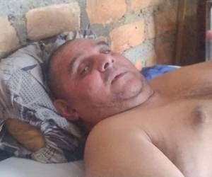 Fernando Pacheco sobrevivió a cinco disparos en 2015, pero quedó postrado en cama. 11 años después, su mayor lucha es conseguir medicamentos.