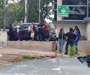 Un hermano y las cuñadas de Anibal Sontay aguardaron en la morgue del Ministerio Público (MP) a la entrega del cuerpo.
