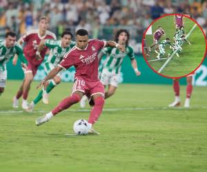 Se le tapó el penal a Mbappé y luego en rebote la tiró a un costado.