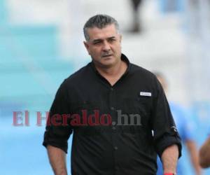 La Federación Nacional de Fútbol de Honduras (Fenafuth) confirmó este viernes a Diego Vazquez como el nuevo entrenador de la Selección de Honduras.