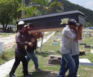 El estudiante de Derecho asesinado en San Pedro Sula el pasado martes 11 de agosto, al interior de un bufete, fue sepultado este jueves 13 de agosto.