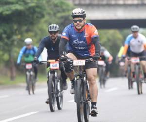 Cientos de personas se inscribieron en la decimoquinta edición de la Vuelta Ciclística de EL HERALDO.