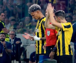 Kervin Arriaga debutará en Champions League con el AEK de Grecia.