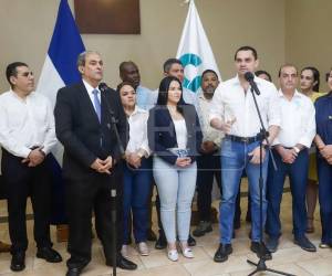 El presidente del Congreso Nacional de Honduras, Tomás Zambrano, junto a los diputados del departamento de Cortés sostuvieron una reunión este sábado con autoridades de la Cámara de Comercio e Industrias de Cortés.