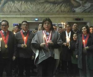 Espinoza fue sacada de esta forma de la Junta de Fiscales Supremos, la máxima instancia de gobierno dentro de la Fiscalía peruana formada por cinco fiscales del rango más alto, y ahora la JNJ deberá nombrar a un nuevo fiscal supremo en su lugar.