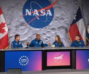 Astronautas de Artemis II dan detalles de su viaje a la órbita lunar y su experiencia al volver a la Tierra.