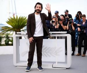 Con un reparto encabezado por Anna Díaz y Adriana Paz, el cineasta Diego Luna utiliza el escenario del certamen francés para exhibir una producción cinematográfica centrada en los retos globales de la migración y la acogida en la sociedad actual.