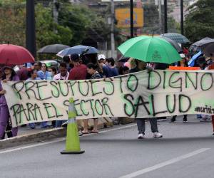 Luego de varias semanas de protestas las autoridades de Salud y el Colegio Médico llegaron a un acuerdo.