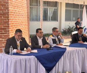 Las autoridades de la UNAH y del IHSS firmaron el convenio para beneficiar a miles de derechohabientes.