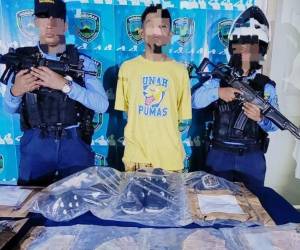 El sujeto fue detenidos en posesión de la pistola falsa con la que intimidaba a sus víctimas.