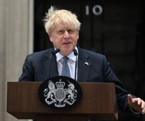 El Partido Conservador deberá ahora elegir durante el verano a un nuevo dirigente para reemplazar a Johnson, probablemente a partir de octubre, como su líder y por consiguiente como jefe del gobierno.