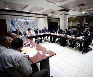 La comisión agraria trabaja con parsimonia, pero los sectores dicen que todo marcha bien, aunque necesitan al Legislativo en funciones.