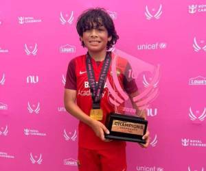 El joven futbolista hondureño Esdras López González, de apenas 10 años de edad e hijo del reconocido periodista Esdras Amado López, se llevó el trofeo.