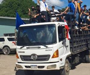 Momentos antes de que el camión con liberales y nacionalistas se acceintera