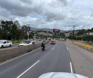 Proyectos viales en Tegucigalpa y Comayagüela buscan mejorar tránsito, mientras residentes denuncian obras inconclusas y abandono de tramos.