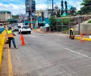 El bulevar Juan Pablo II fue intervenido con nueva señalización horizontal para mejorar la circulación y seguridad de los conductores.