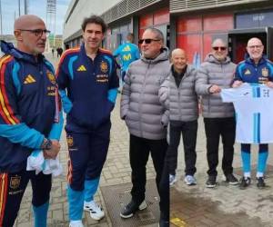 Personal de la Federación de Fútbol de Honduras realizaron una visita a la concentración de la selección española días antes de tener el encuentro ante Perú y la roja contra Serbia
