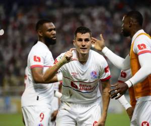 Imágenes del desarrollo del partido.