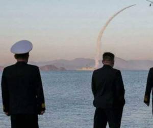 Corea del Norte lanzó este domingo varios misiles balísticos hacia el mar de Japón.