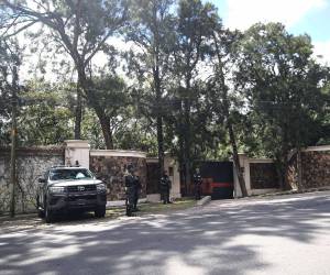 Aunque ha sostenido reuniones para conformar su gabinete de gobierno, Nasry Asfura ha permanecido junto a su familia en su residencia en Santa Ana.