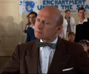 Tolkan es sobrevivido por su esposa Parmelee, con quien estuvo casado 54 años, y por tres sobrinas radicadas en Des Moines, Iowa.