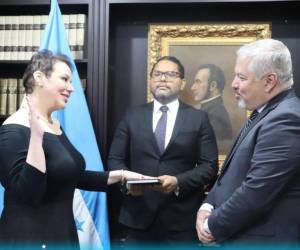 El pasdo 16 de marzo Beatriz Valle fue juramentada como embajadora de Honduras en Canadá.