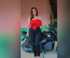 La agente Policía Xiomara Mejía Zúniga, originaria de la aldea Las Agujas, en el municipio de Maraita, es una de las siete víctimas mortales del fatal accidente vial registrado en el Rodeo, Comayagua, la tarde del miércoles 17 de junio.