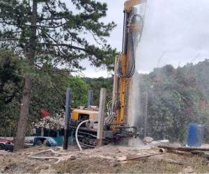 Zelaya señaló que la recuperación de los pozos permitirá aumentar la disponibilidad de agua en distintos sectores de Tegucigalpa y Comayagüela.