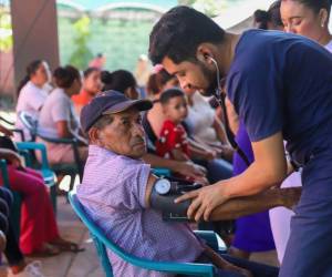 Los ciudadanos que cumplan con los requisitos establecidos, también podrán gestionar la emisión o renovación de sus licencias durante la actividad.