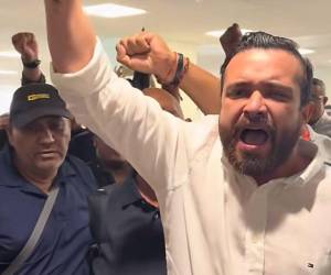 Francisco Bocanegra se reunió en las oficinas del IP con activistas de Libre, rechazando la derrota electoral y atacando a funcionarios que la aceptan.