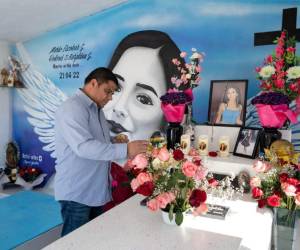 A más de cuatro años de la muerte de la joven mexicana Debanhi Susana Escobar Bazaldua, quien tenía 18 años cuando fue asesinada brutalmente en Nuevo León, México, la verdad sobre los hechos sigue oculta bajo autopsias contradictorias, inconsistencias y autoridades que nunca dieron respuesta. Pero el documental de HBO volvió a poner su caso en el ojo público con detalles impactantes.