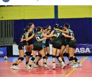 La Selección Nacional Femenina Sub-15 de Voleibol que representó Honduras en la Copa Centroamericana en Managua, Nicaragua, celebraron su triunfo.