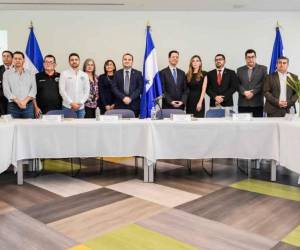 Durante varias semana los sectores han trabajado para llegar a los acuerdos necesarios, sin lograr un consenso. La fecha límite de los trabajadores es hasta el 1 de mayo.