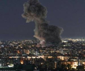 Medios como la televisión catarí Al Jazeera y la agencia iraní Tasnim reportaron explosiones en la capital iraní.