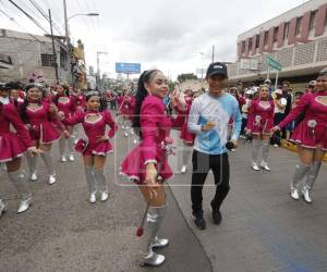 Shin Fujiyama, como un catracho más, bailó los ritmos tradicionales de Honduras durante los desfiles del bulevar Suyapa en Tegucigalpa, en el marco de los 205 años de independencia patria. Aquí una secuencia de su participación.