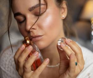 El mercado de los perfumes con efecto seductor ha vuelto a ganar protagonismo, pero ¿respalda la ciencia esas promesas? Expertos en olfatometría y comportamiento explican qué puede y qué no puede hacer realmente una fragancia.