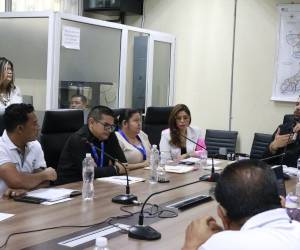Las autoridades sanitarias dialogaron este martes con representantes de la Asociación Nacional de Enfermeros y Enfermeras Auxiliares de Honduras para llegar acuerdos.