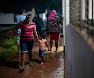 En su paso por Nicaragua, la tormenta Bonnie no provocó graves daños y muchas personas evacuadas retornaron a sus casas el sábado.