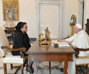 La presidenta Xiomara Castro tuvo un encuentro con el papa Francisco este jueves -20 de octubre-.