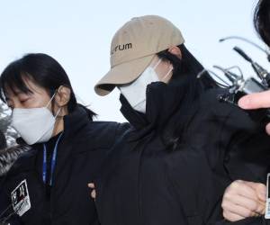 Una mujer de apellido Kim, de aproximadamente 20 años, fue remitida a la fiscalía bajo cargos de asesinato tras ser acusada de provocar la muerte de dos hombres al suministrarles bebidas mezcladas con medicamentos recetados, informó la comisaría de policía de Gangbuk, en Seúl.